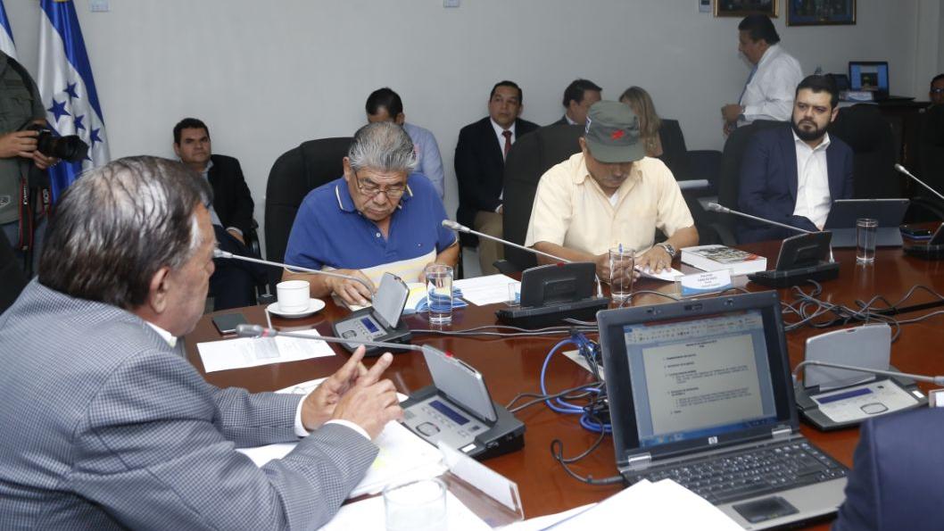 Diputados restringen a la prensa escuchar discusión sobre beneficios a pandilleros en gobiernos anteriores diputados-restringen-a-la-prensa-escuchar-discusion-sobre-beneficios-a-pandilleros-en-gobiernos-anteriores